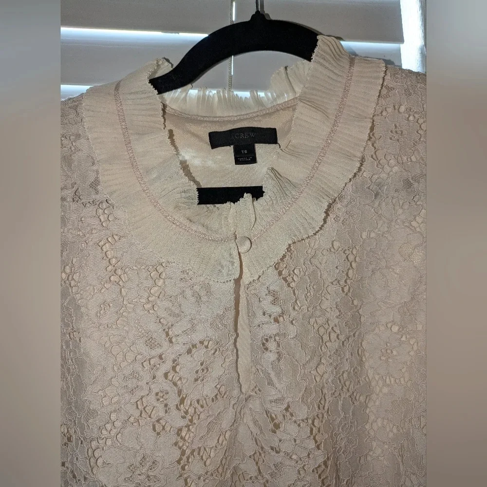 J Crew Lace Sleeveless Cream colored Top. Size TS EUC